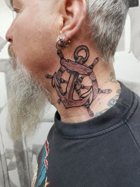 Ruhrpott styleink Tattoo Anker mit altem Holzsteuerrad.jpg