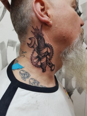 Ruhrpott styleink Tattoo Zündkerze schraubenschlüssel und Zahnrad.jpg