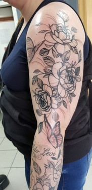 Ruhrpott Styleink Tattoo Blumen  mit blätter black and grey.jpg